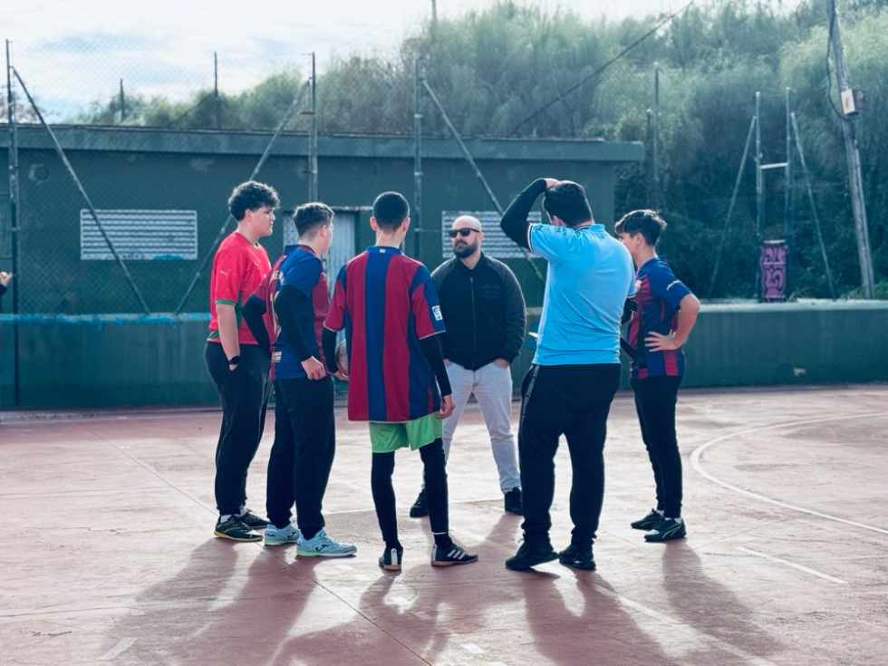 Germ&aacute;n Beardo supervisa el inicio de las obras de mejora de la pista deportiva de la Barriada Sudam&eacute;rica