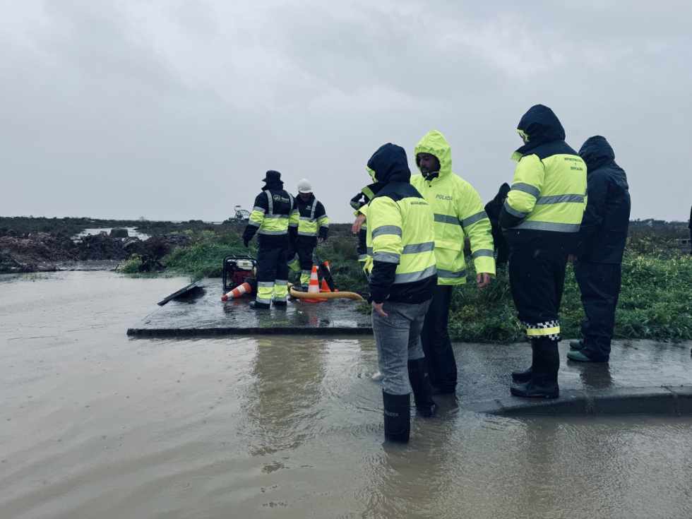 El Puerto refuerza la seguridad en Do&ntilde;a Blanca con la construcci&oacute;n de un dique de contenci&oacute;n