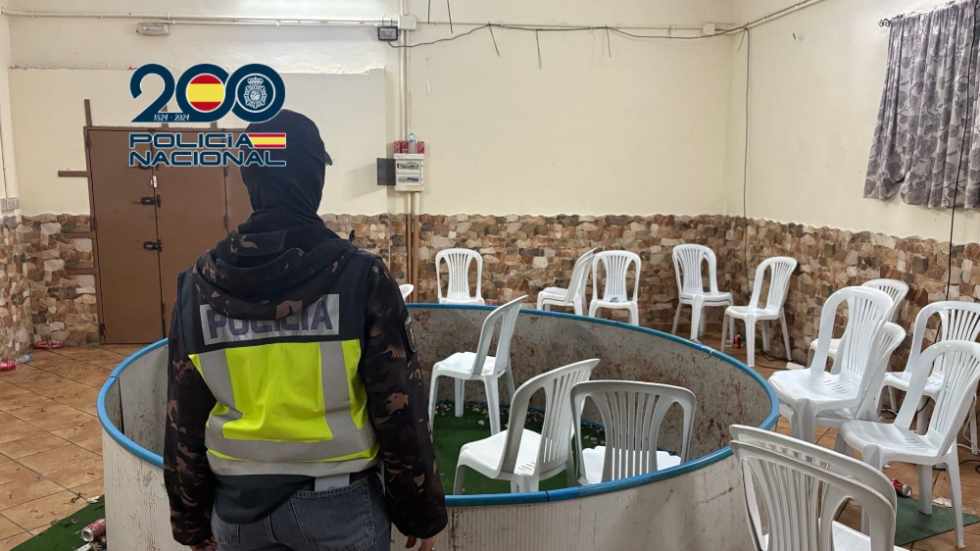 La Guardia Civil desmantela un reñidero de gallos de pelea y una plantación de marihuana en Sanlúcar