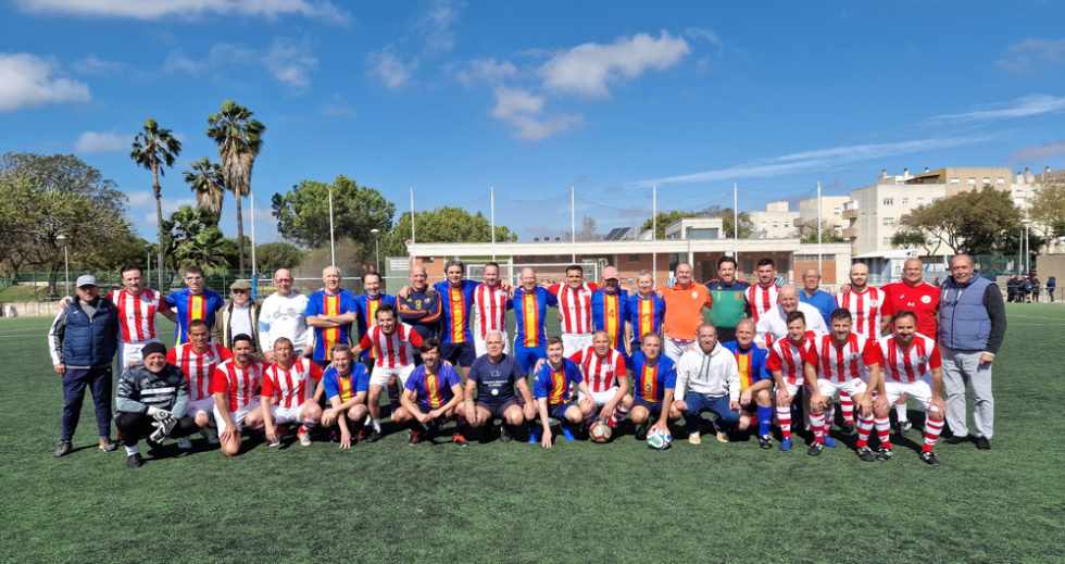 Duelo en la cumbre entre el Racing Club Portuense Veteranos y el Leyendas Notarios