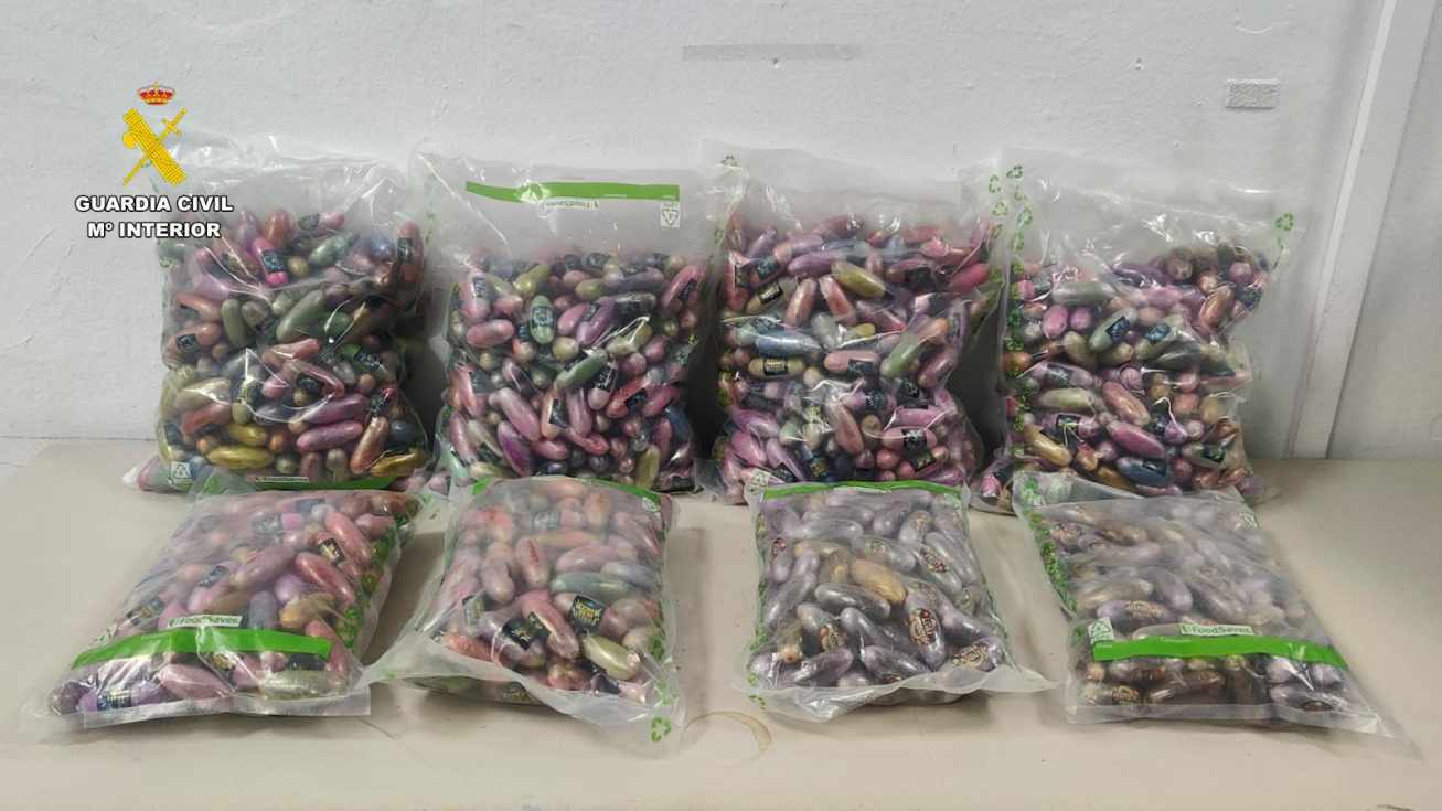 Sorprendido con más de 12 kilos de bellotas de hachís en el doble fondo de su coche
