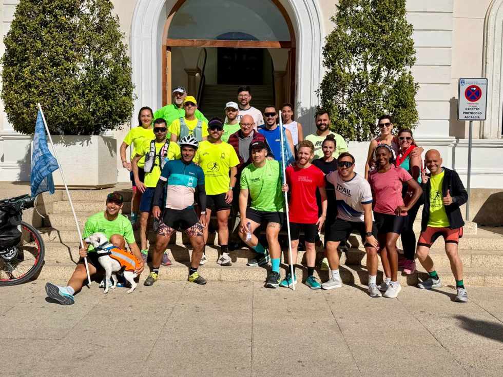 Rubén Puerto hace escala en El Puerto en la 2ª etapa del Reto Solidario +200 km