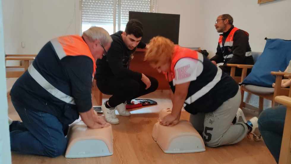 Los técnicos de Protección Civil de El Puerto se forman en Soporte Vital Básico y DESA