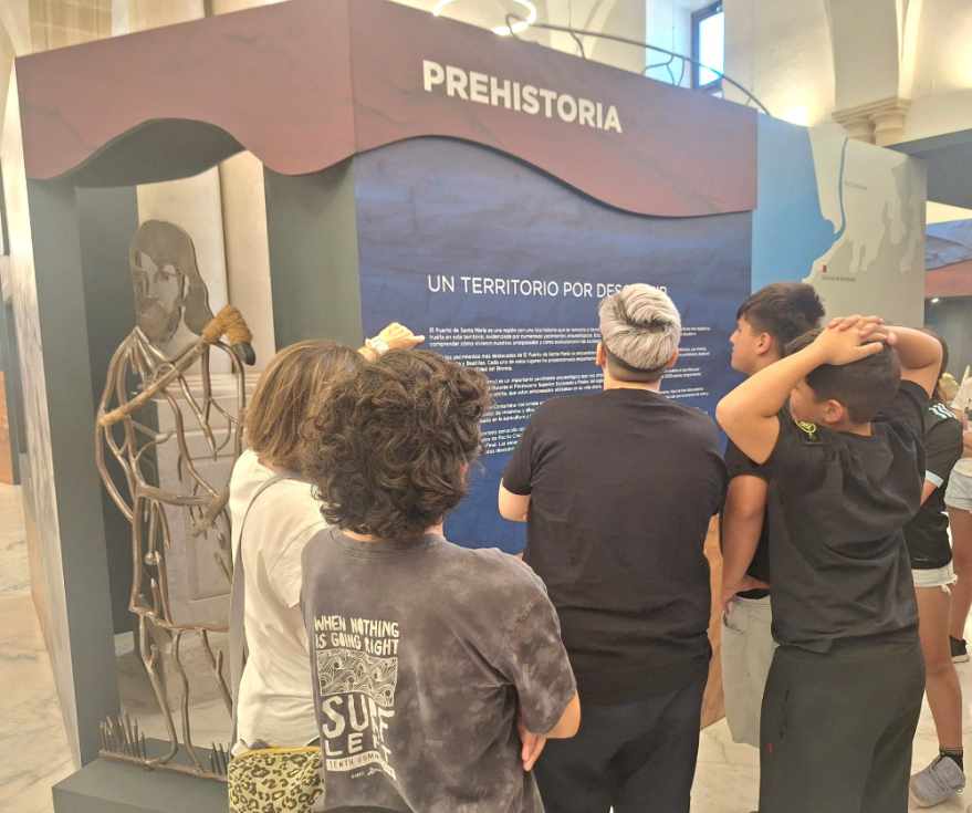 Alumnos del IES Santo Domingo y participantes de la Eracis + visitan El Hospitalito