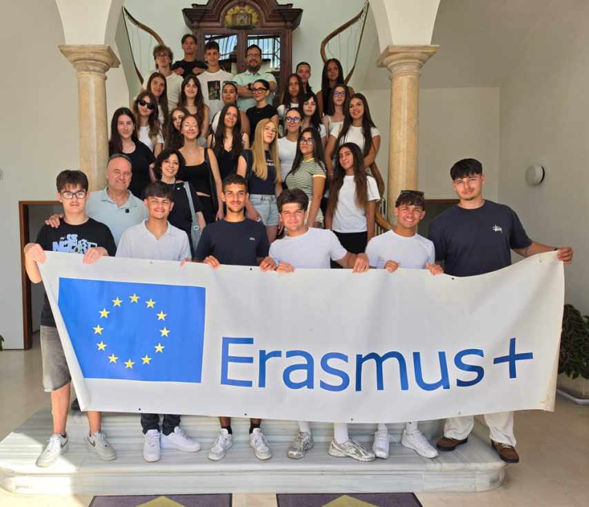 Estudiantes Erasmus procedentes de Italia visitan el Ayuntamiento de El Puerto