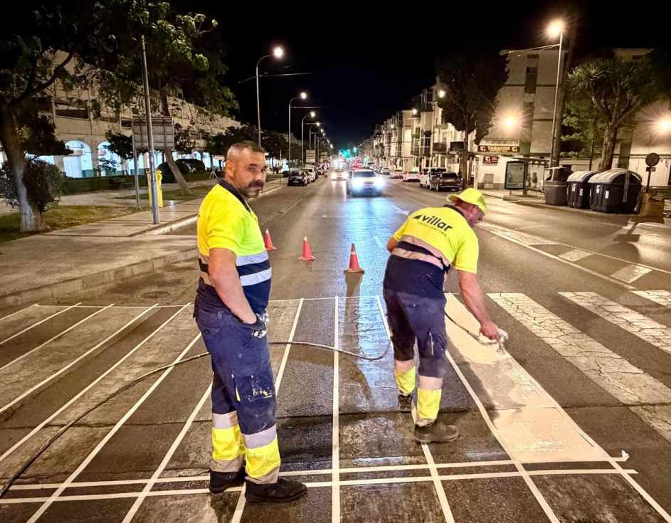 Renovaci&oacute;n integral de la se&ntilde;alizaci&oacute;n horizontal en la calle Vald&eacute;s