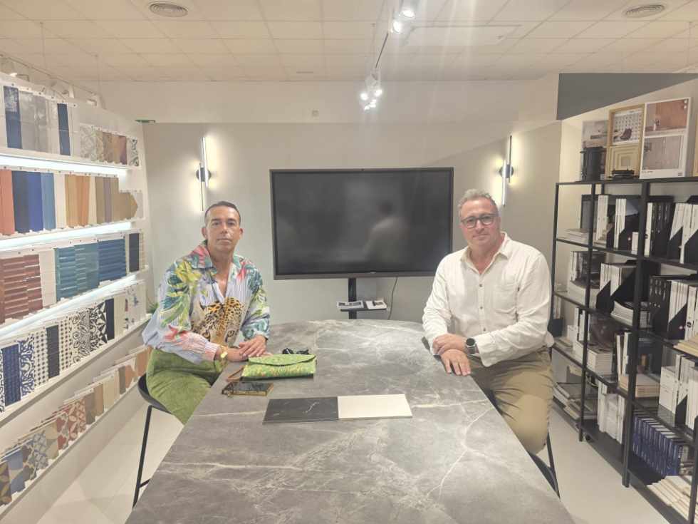 Calleja visita las renovadas instalaciones de DeMÁT en el Polígono Las Salinas de Poniente