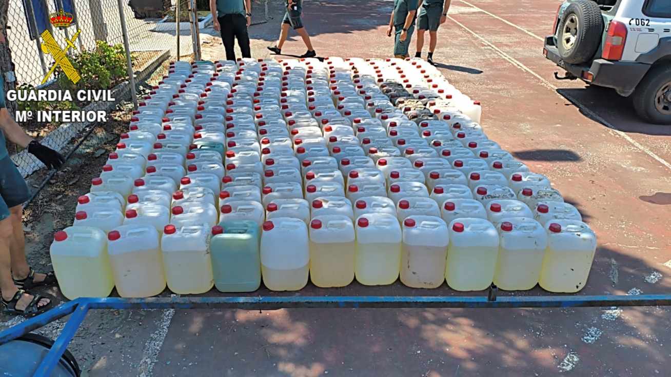 Intervenidas 5 embarcaciones y 316 petacas de gasolina para el narcotráfico