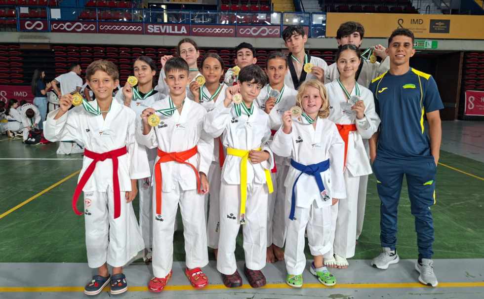 Siete medallas de oro para el club Lee Puerto de Taekwondo