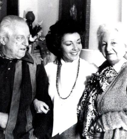 Aitana, entre Rafael Alberti y Mar&iacute;a Teresa Le&oacute;n.