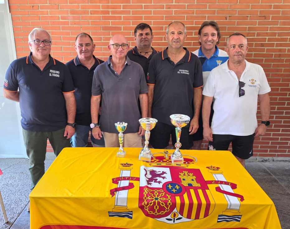 Entrega de premios del Trofeo de Fútbol Veteranos Pesquero El Tonino