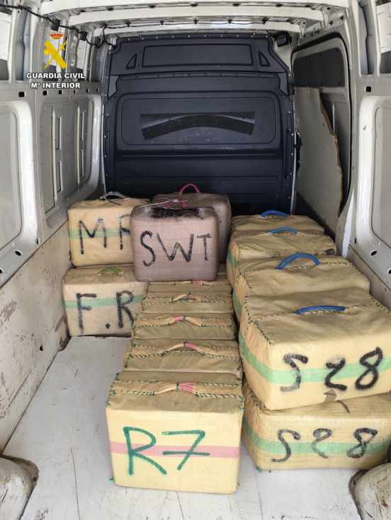 Detenido en la Bahía de Cádiz el patrón de una embarcación deportiva con 800 kilos de hachís