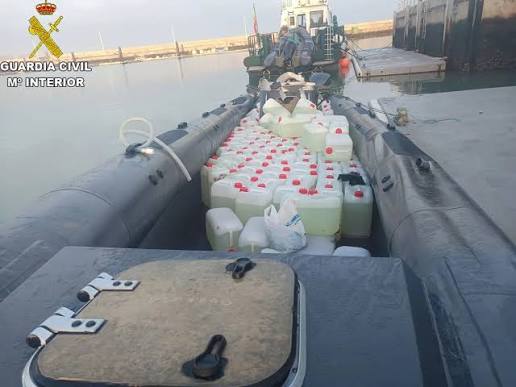 Foto de archivo de garrafas de combustible para el narcotr&aacute;fico.