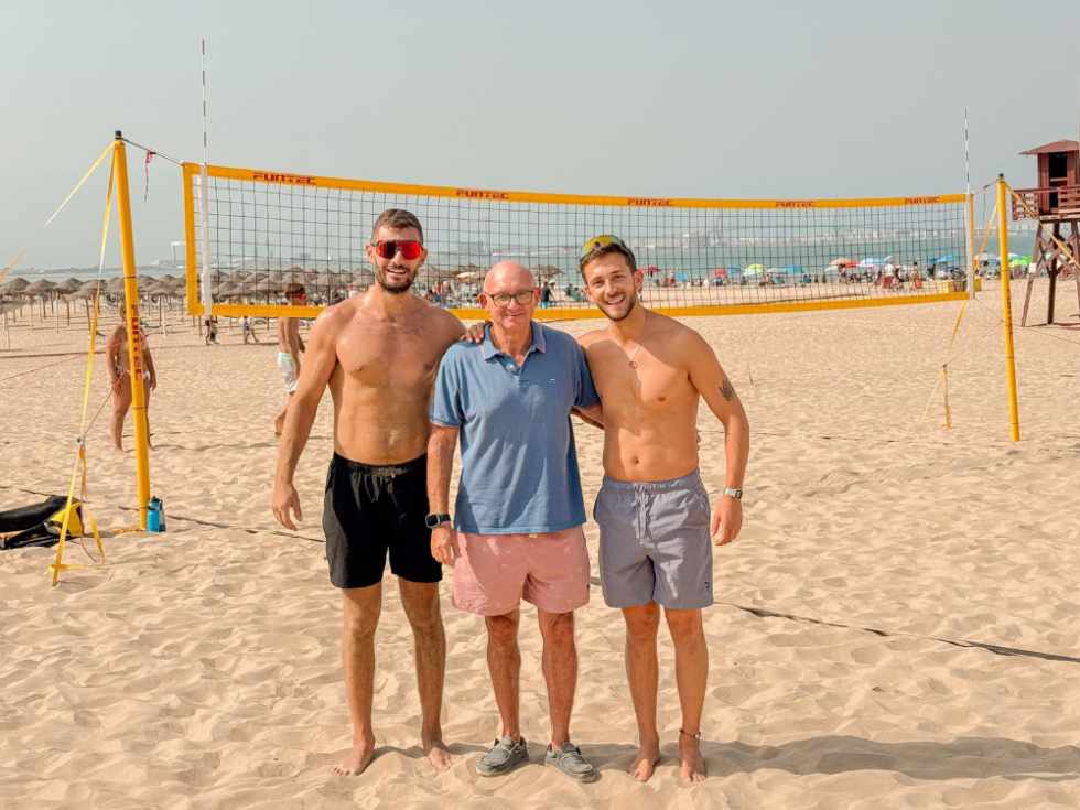 El I Torneo Ciudad de El Puerto de Vóley Playa arranca con éxito de participación y ambiente