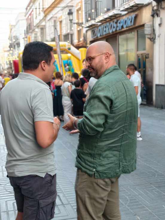 Juegos infantiles, música y sorpresas en las Vísperas de la Patrona en la calle Luna