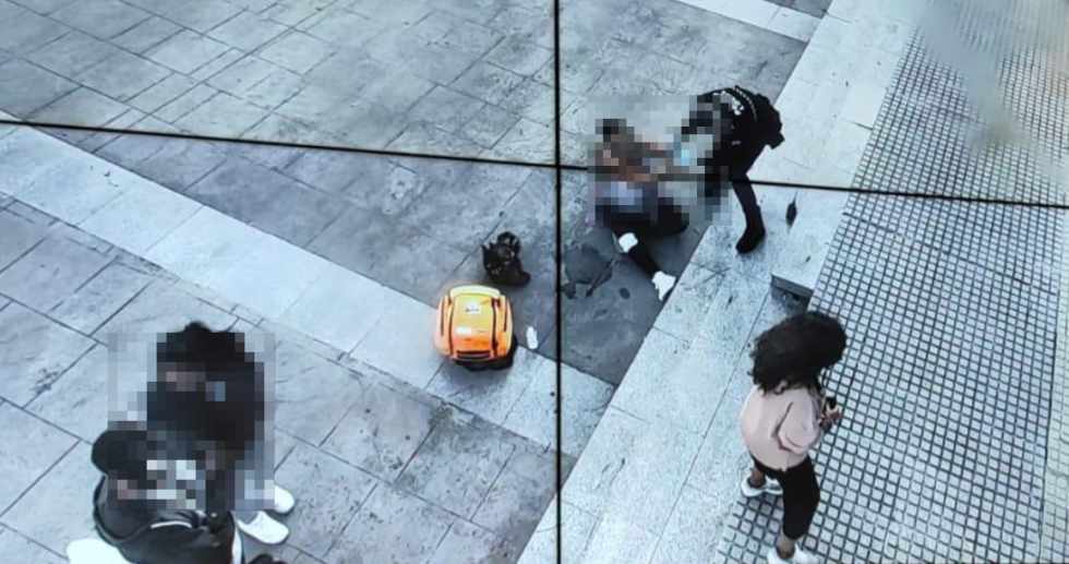 Momento de la atención a la ciudadana donde se observa que el suelo no presenta imperfecciones.