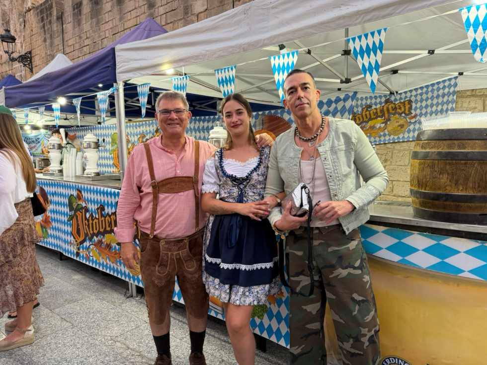 Inauguración del Oktoberfest en la Plaza del Castillo